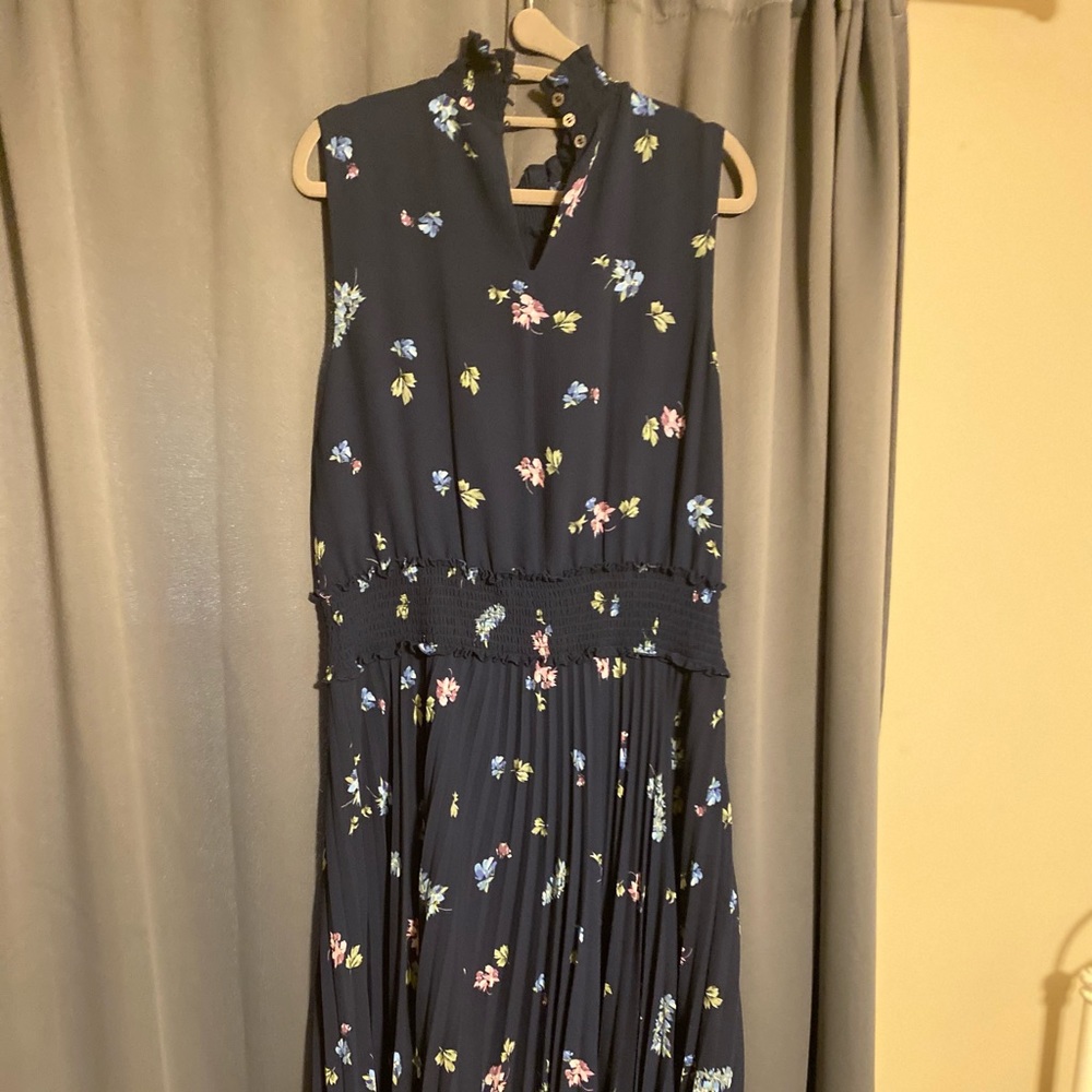 Dress - Picture 2 of 4